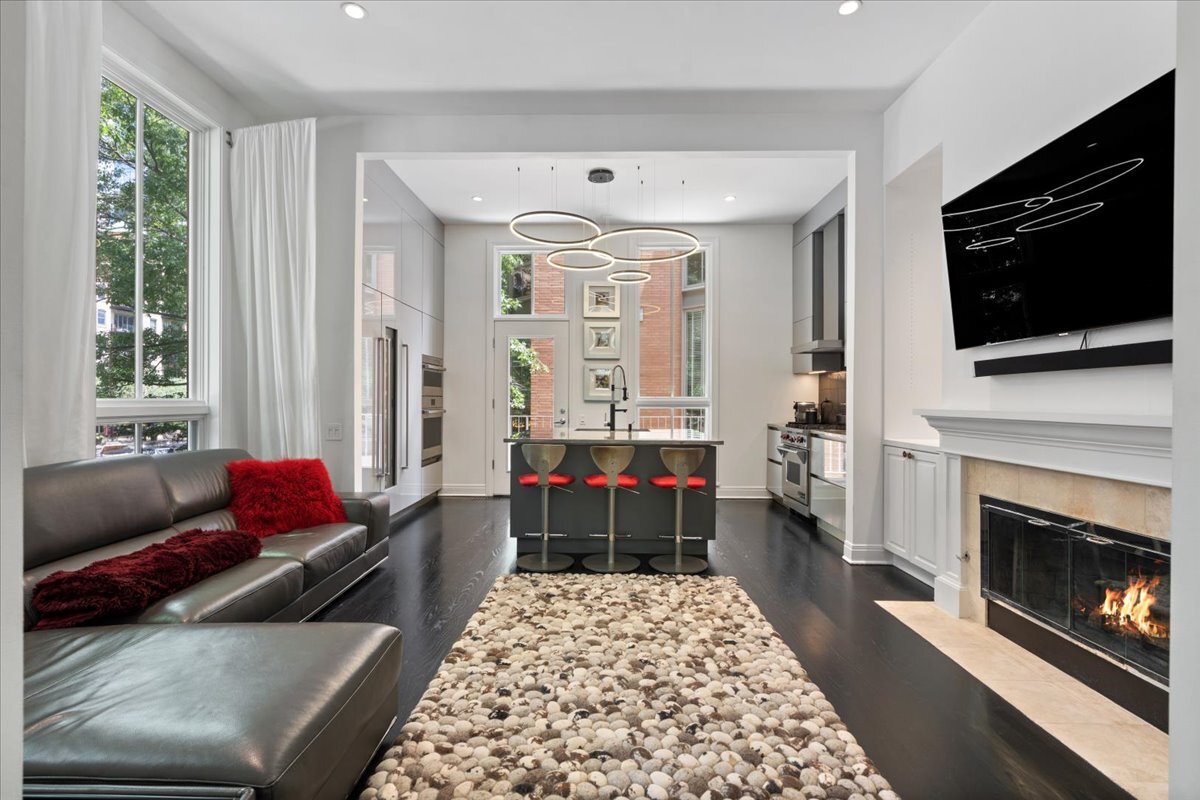 447 N McClurg Court Unit: 447
