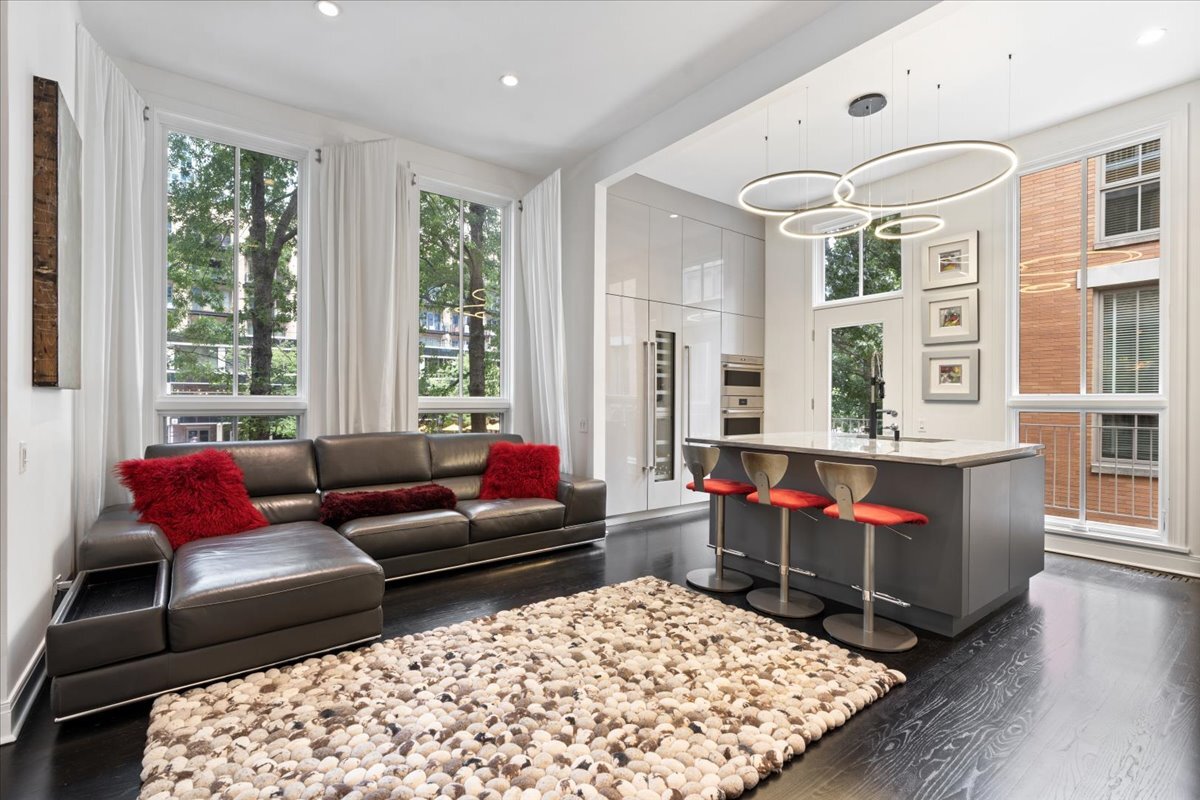 447 N McClurg Court Unit: 447