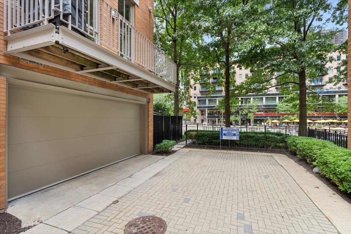 447 N McClurg Court Unit: 447