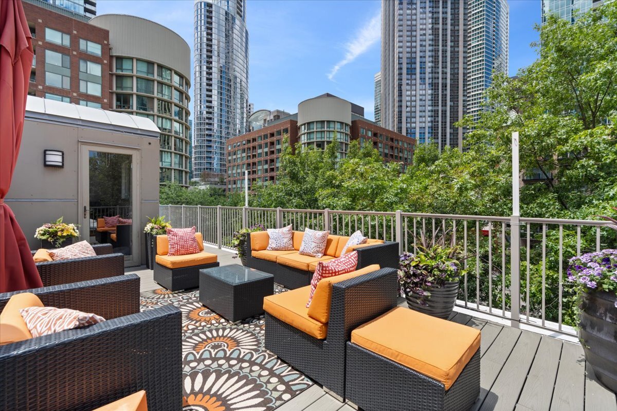 447 N McClurg Court Unit: 447