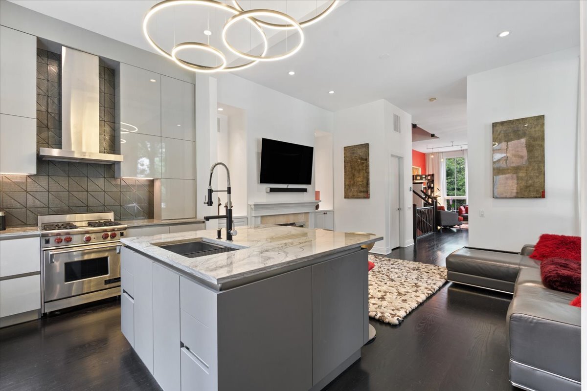 447 N McClurg Court Unit: 447