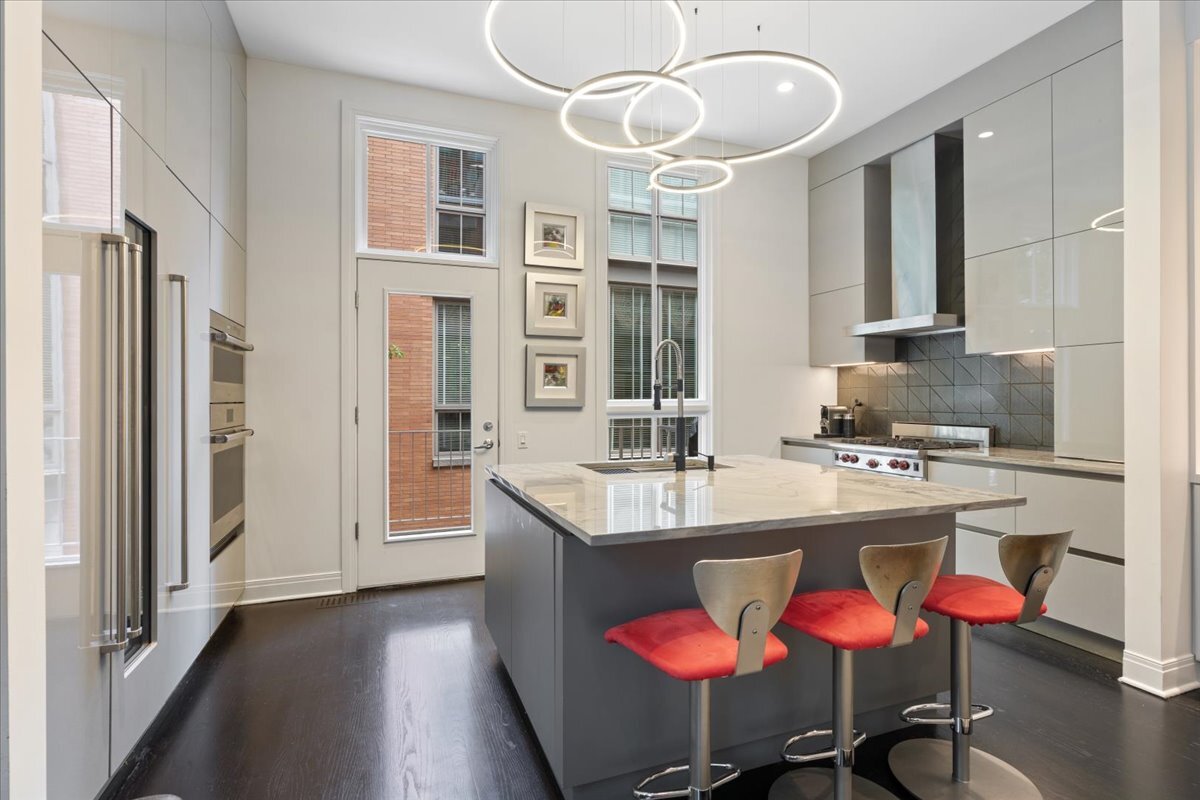447 N McClurg Court Unit: 447