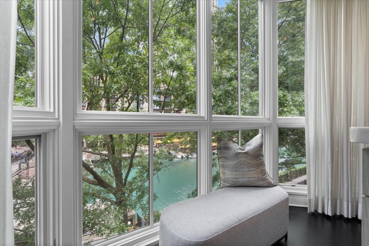 447 N McClurg Court Unit: 447