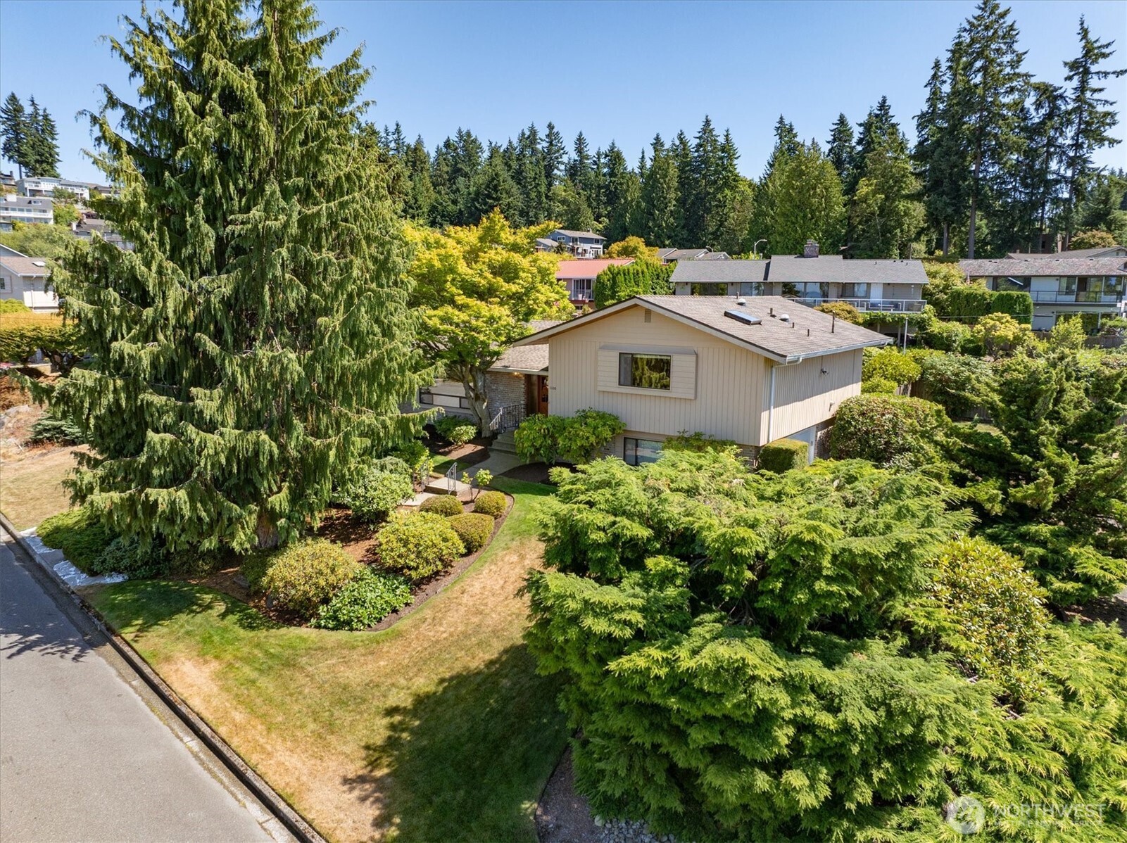 1100 Edmonds Street