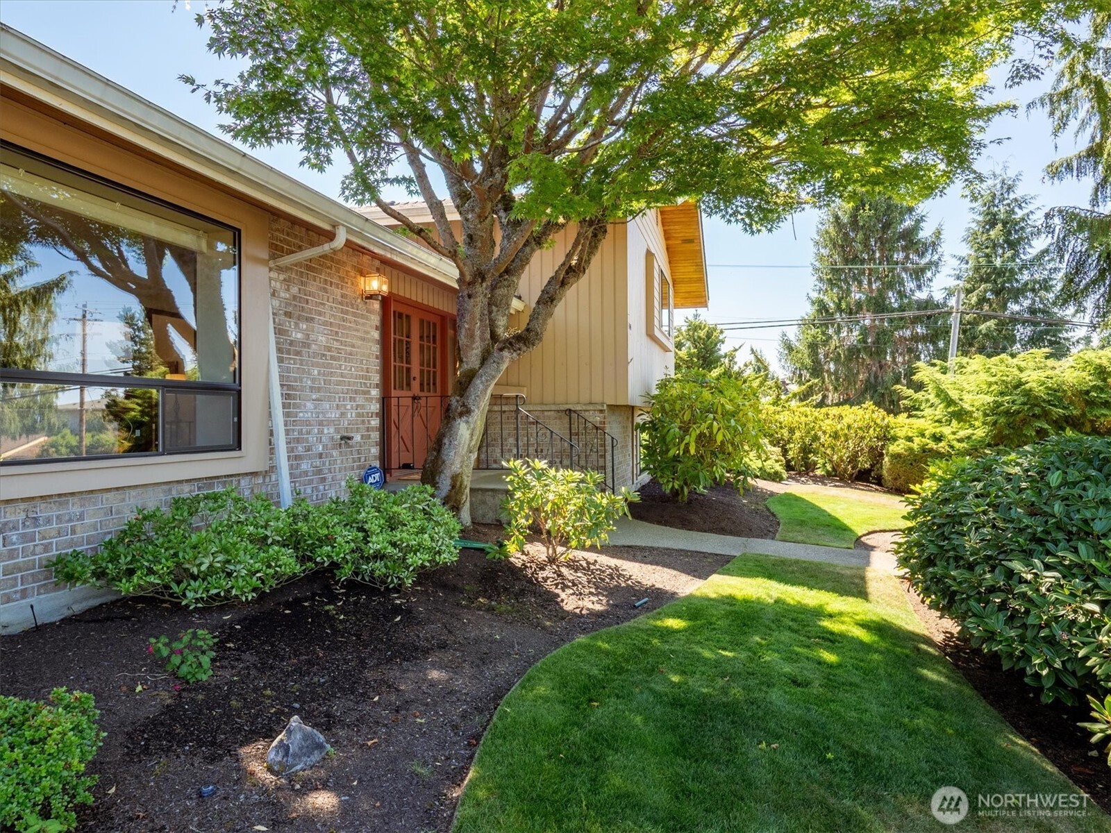 1100 Edmonds Street