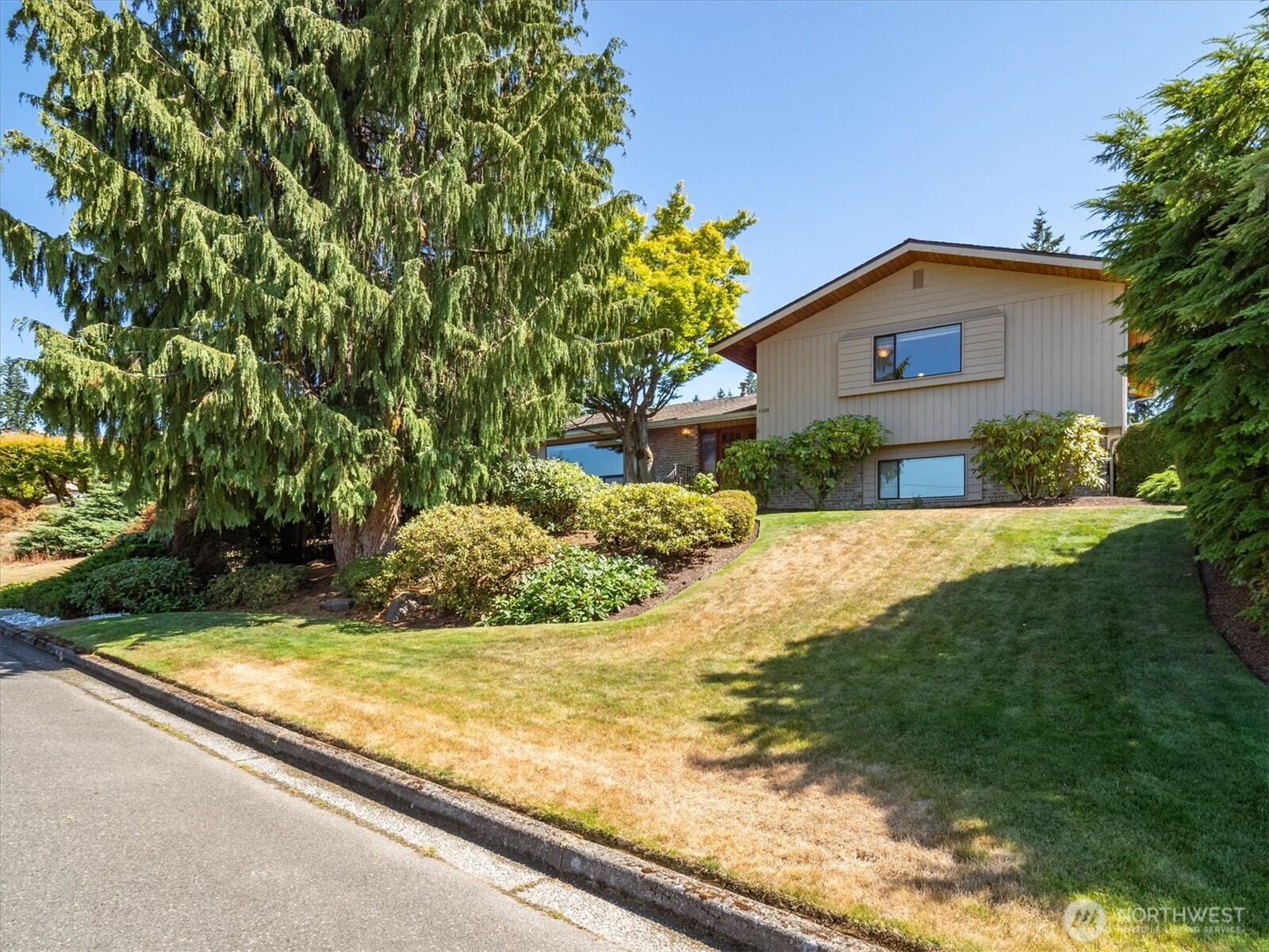 1100 Edmonds Street