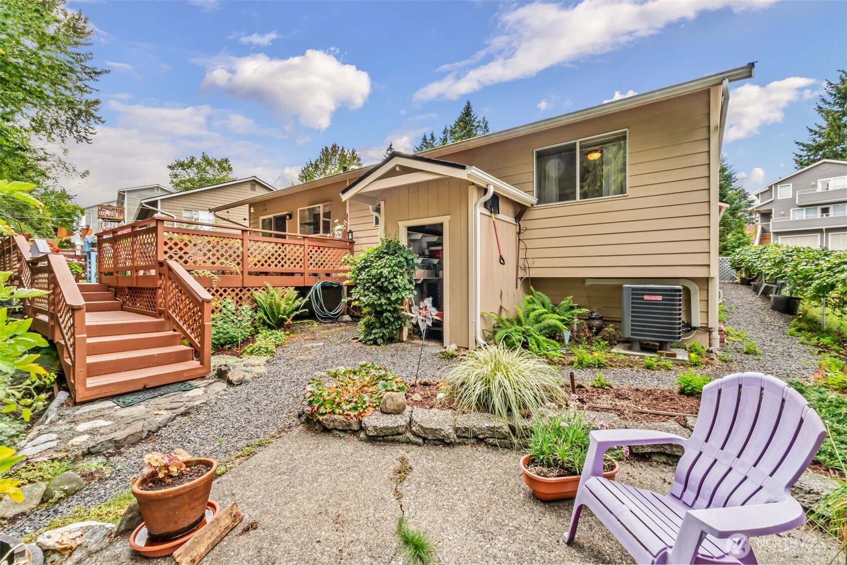 617 98th Drive NE