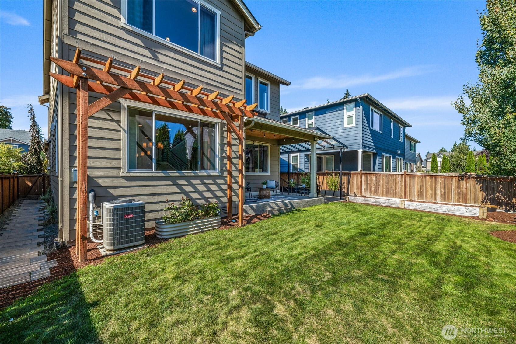 264 Field Place SE