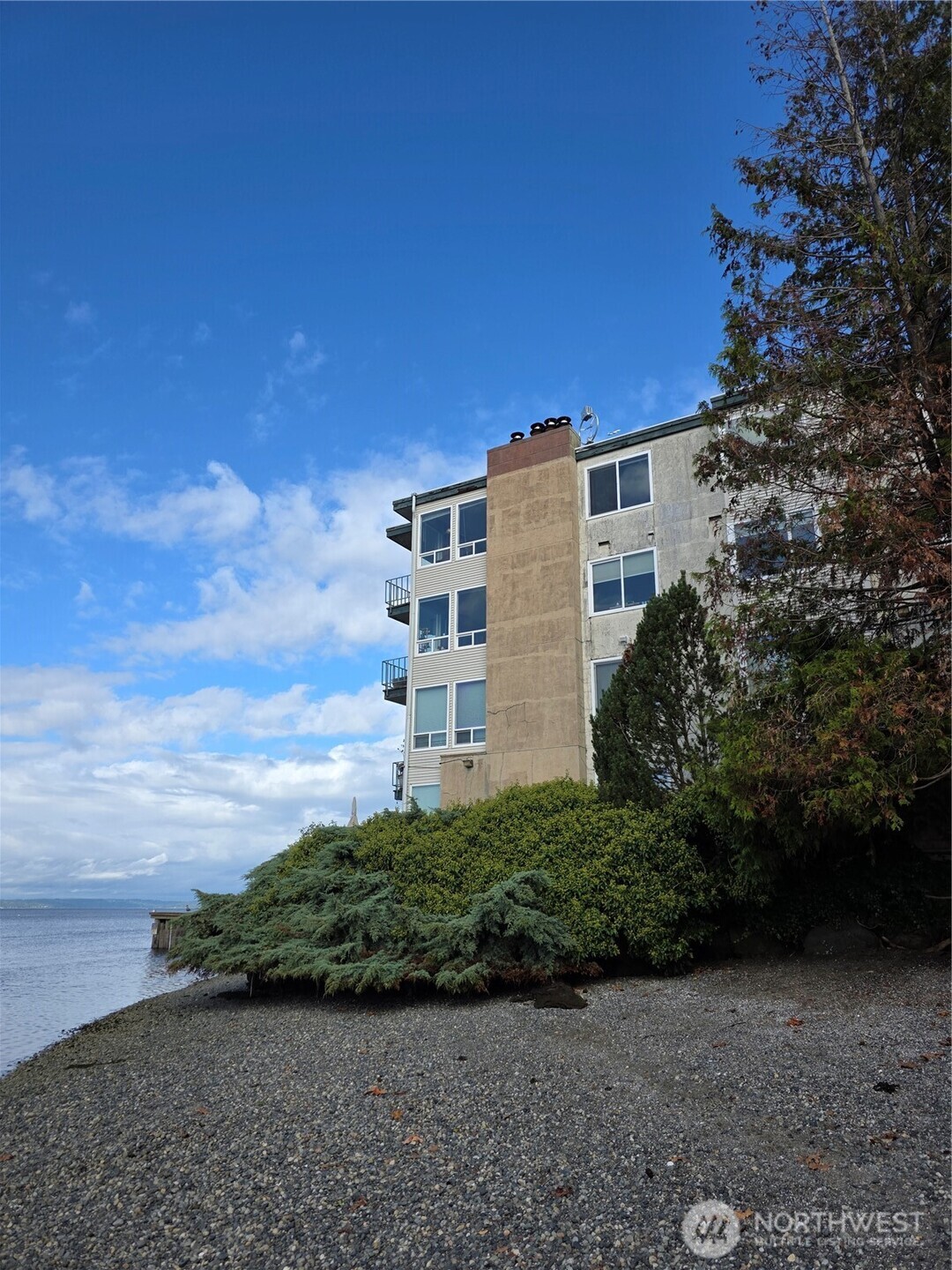5701 Seaview Avenue NW Unit: 202