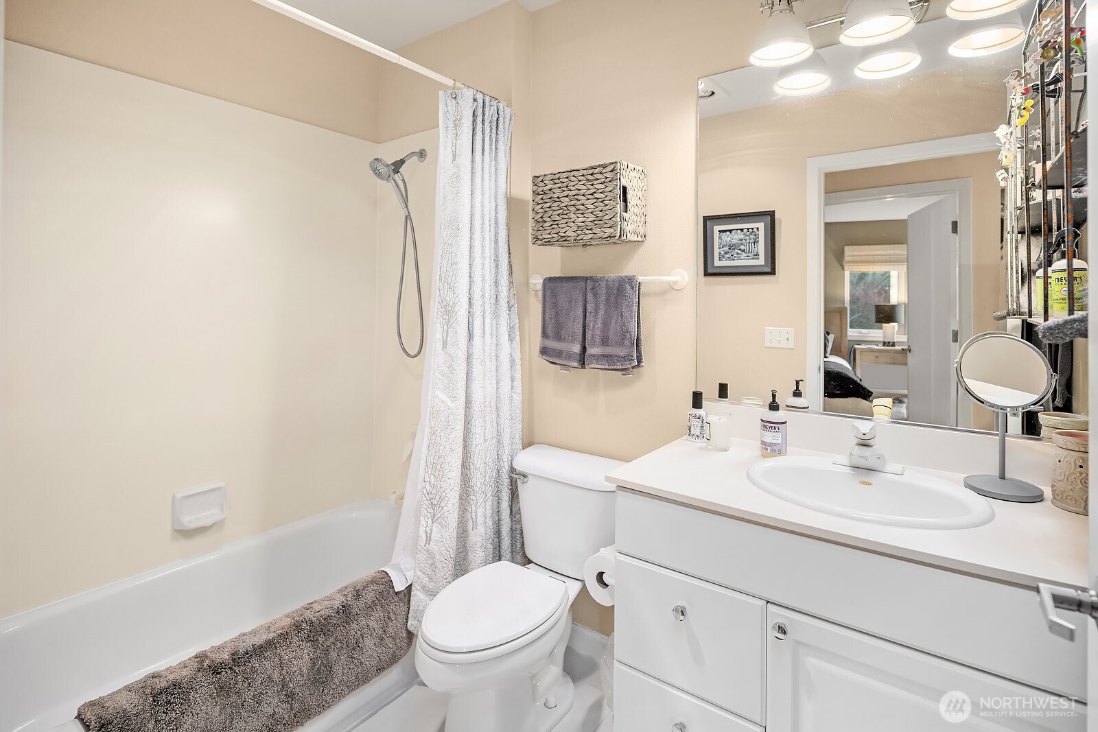 1402 Alki Avenue SW Unit: 402