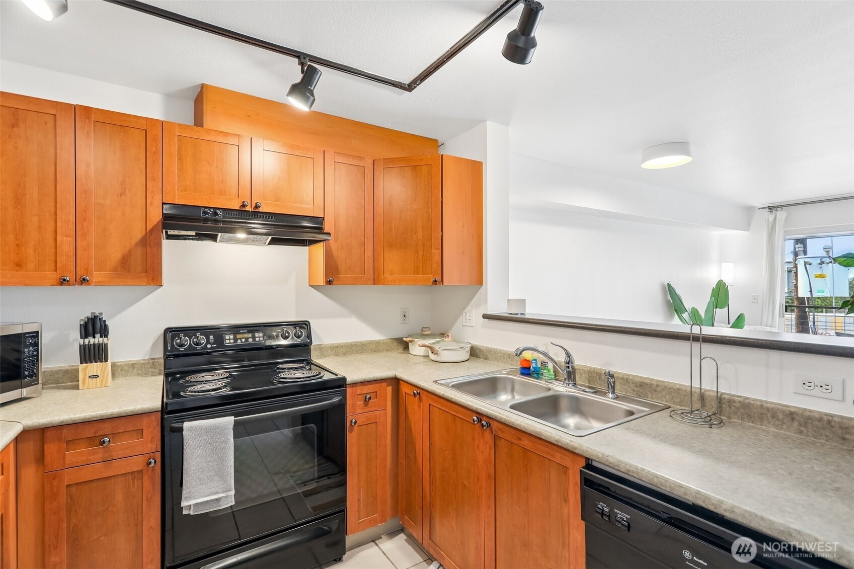 500 Elliott Avenue W Unit: 405