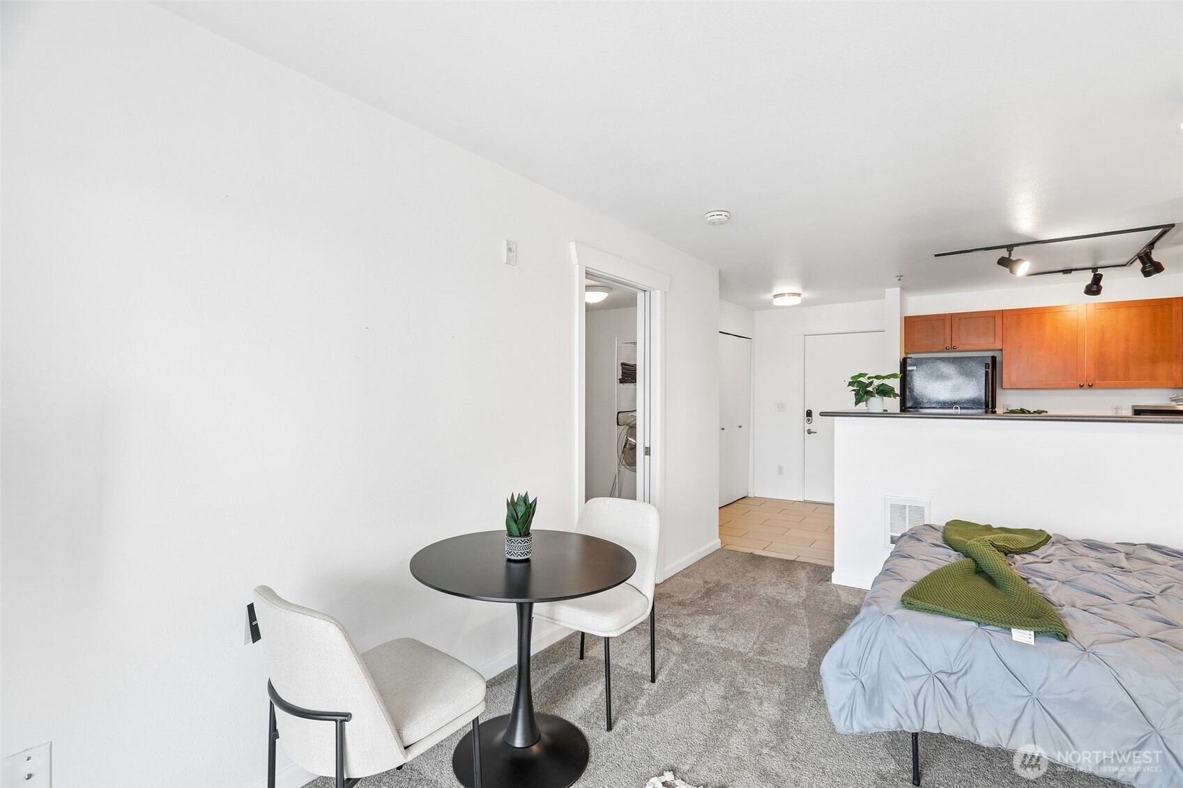 500 Elliott Avenue W Unit: 405