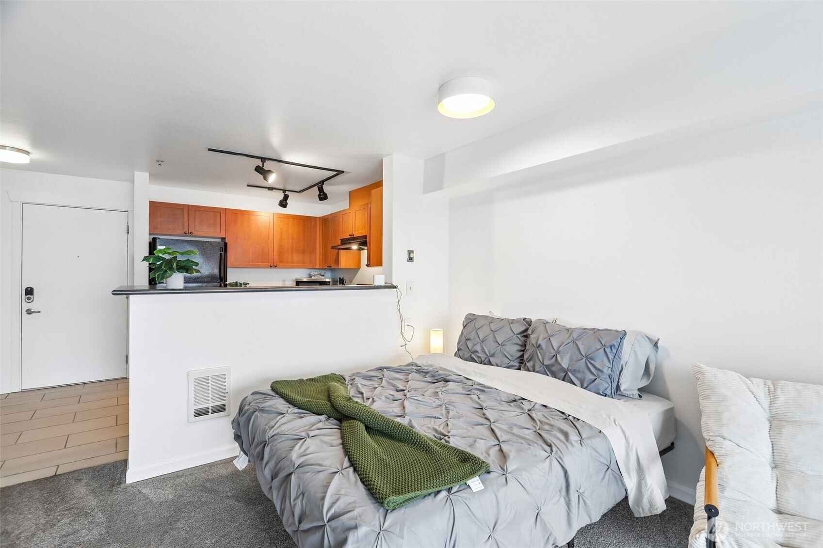 500 Elliott Avenue W Unit: 405