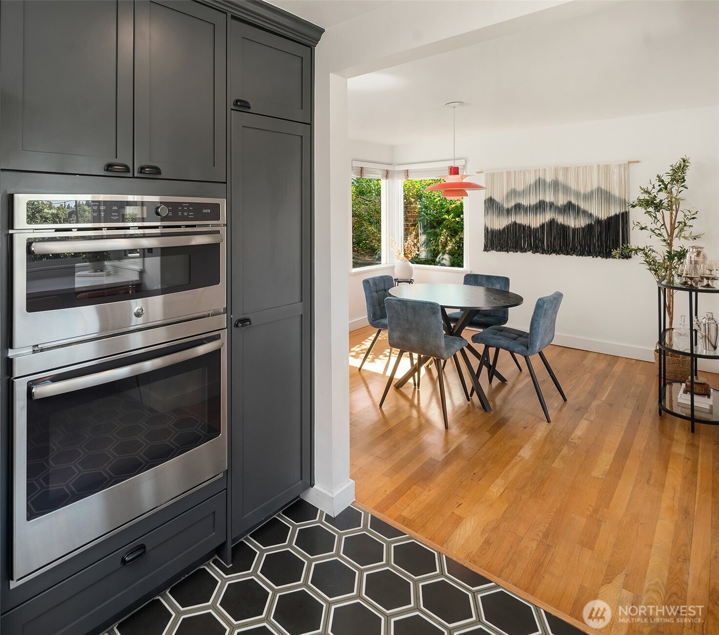 3124 W Raye Street