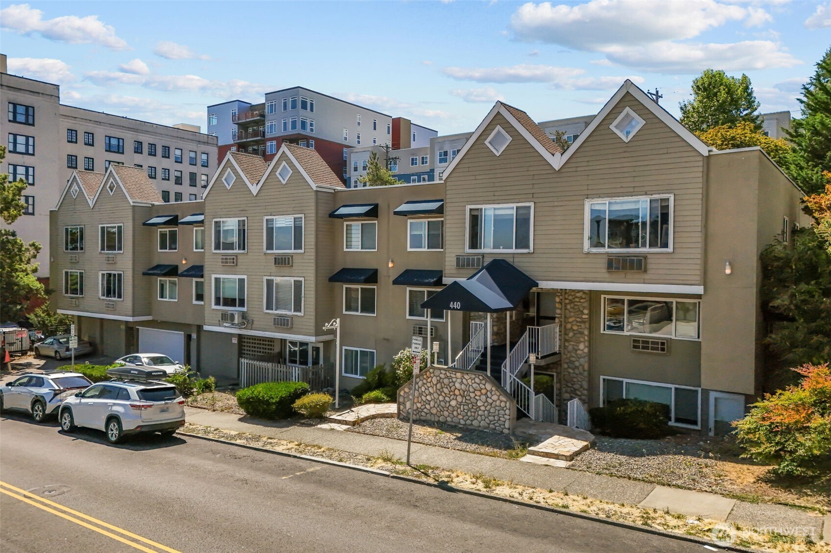 440 St. Helens Avenue Unit: 305
