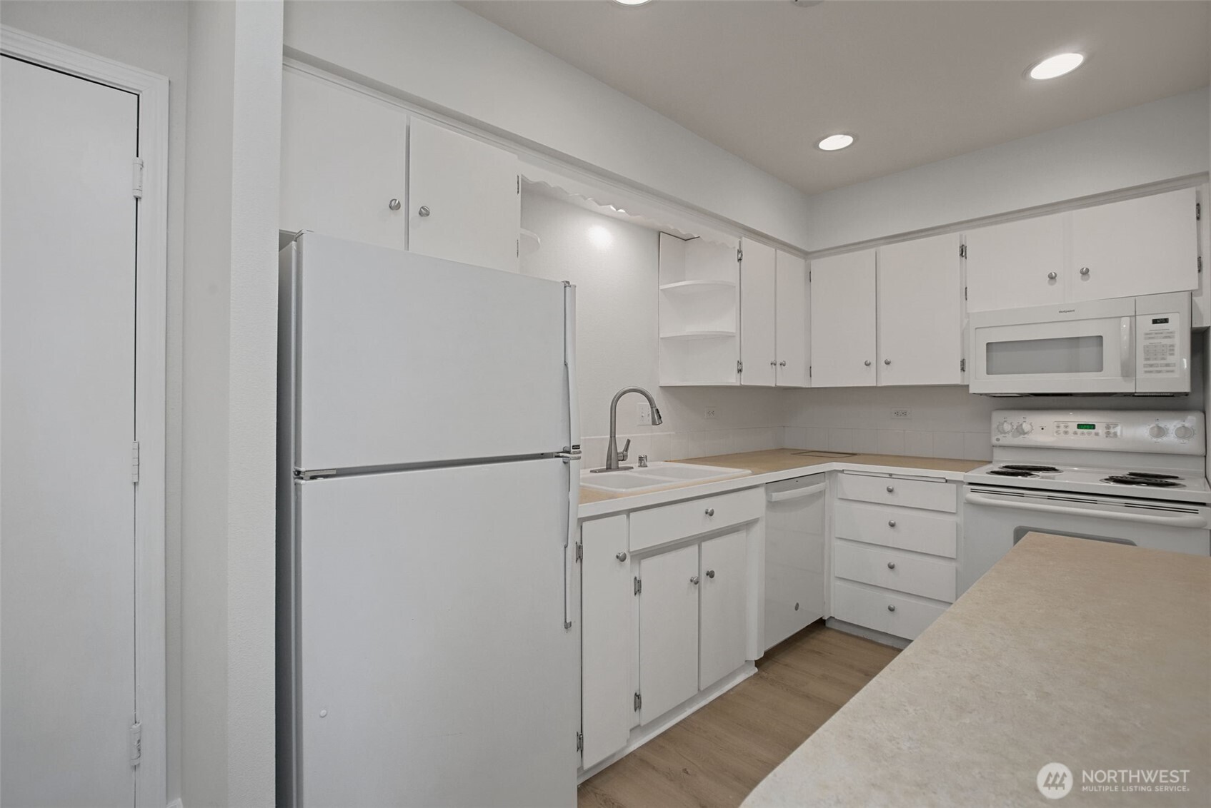 440 St. Helens Avenue Unit: 305