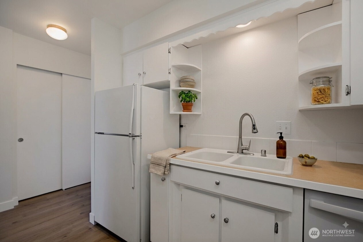 440 St. Helens Avenue Unit: 305