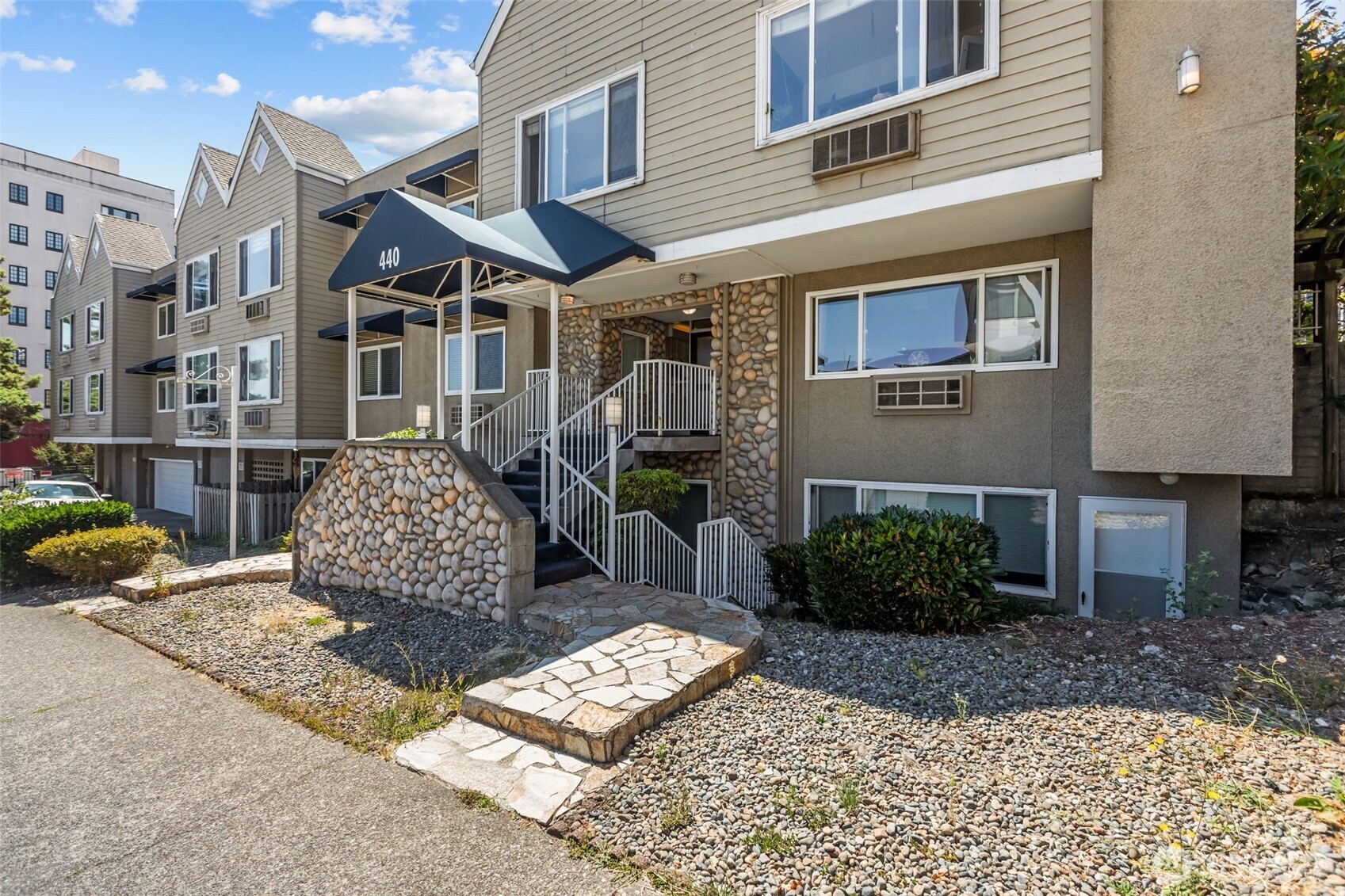 440 St. Helens Avenue Unit: 305