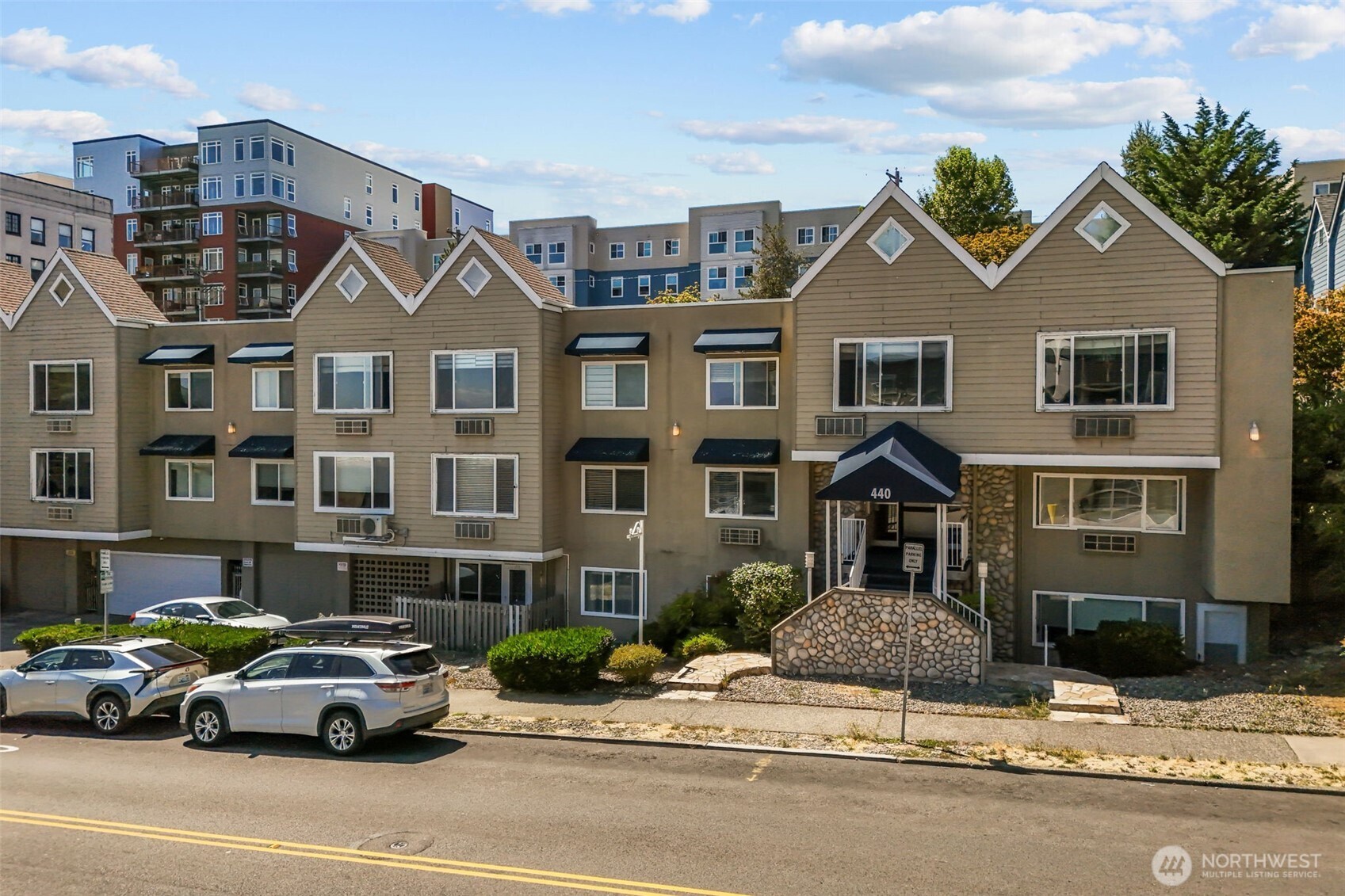 440 St. Helens Avenue Unit: 305