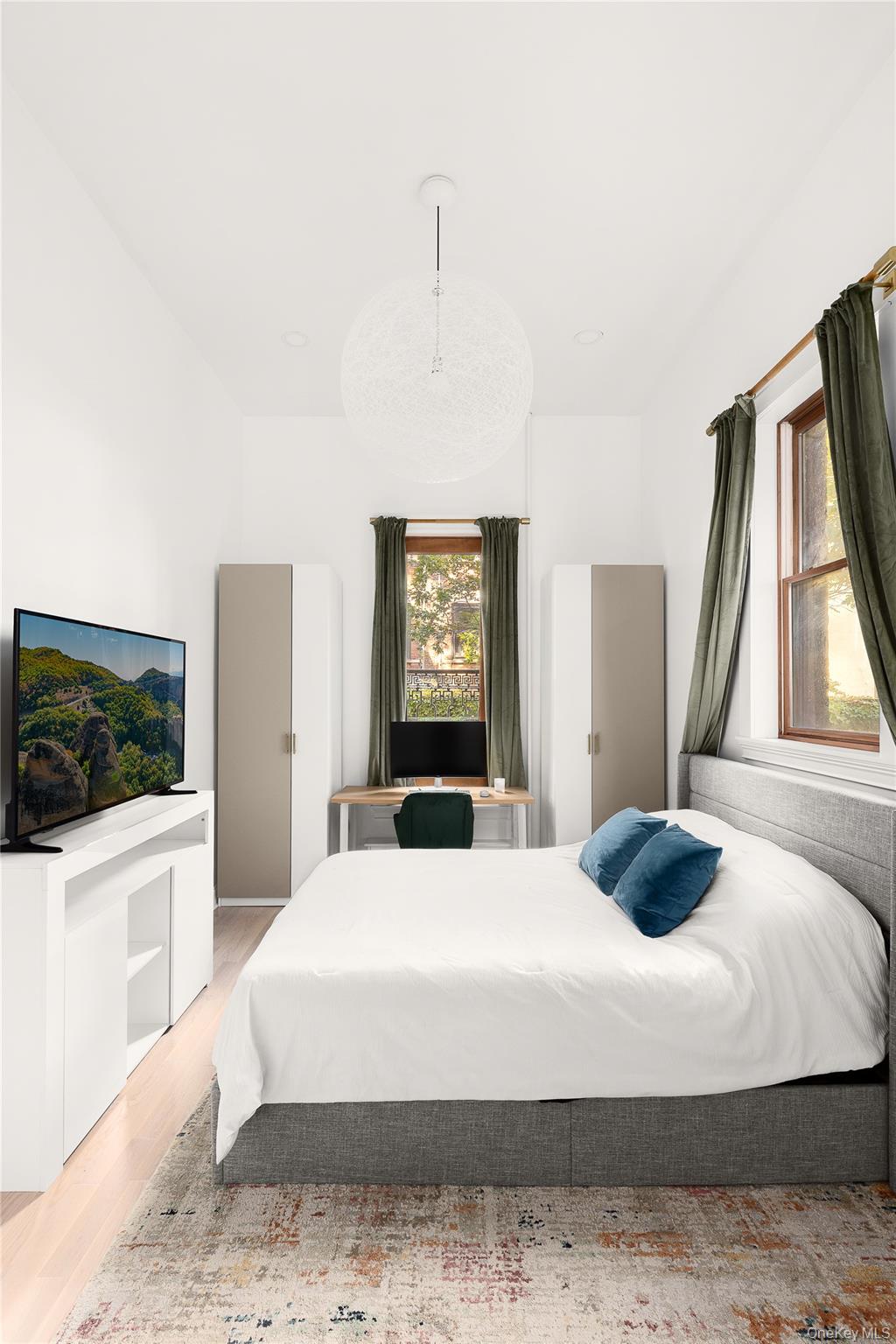 133 W 75th Street Unit: PARLOUR