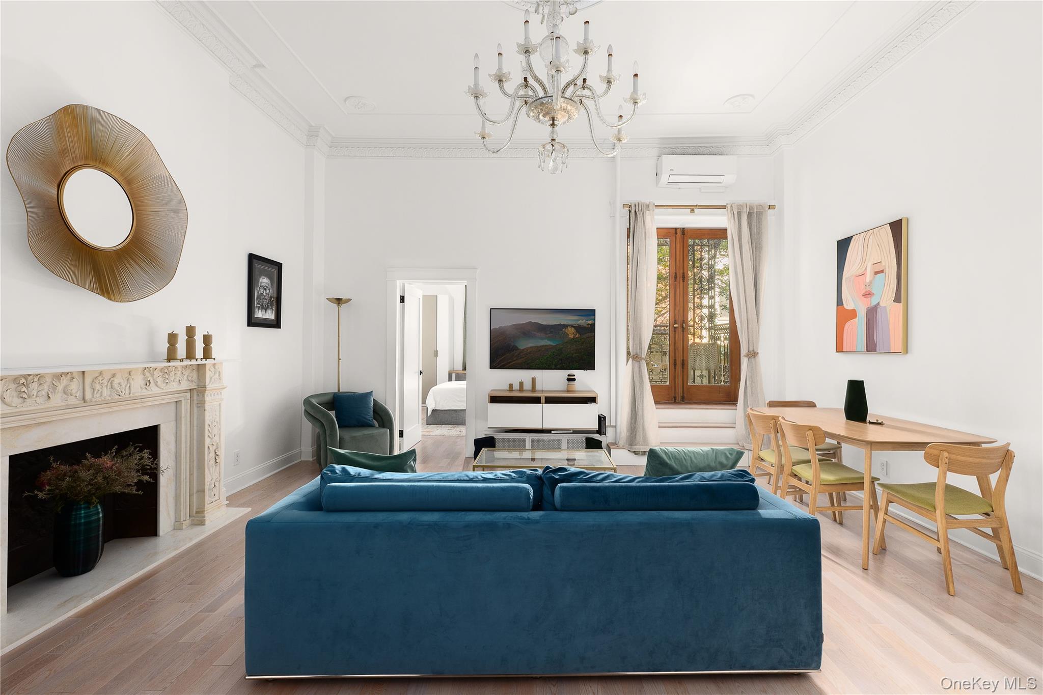 133 W 75th Street Unit: PARLOUR