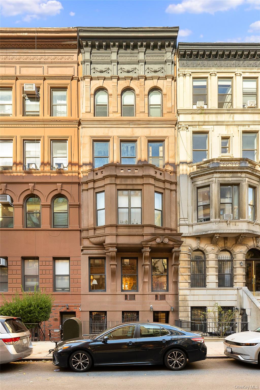 133 W 75th Street Unit: PARLOUR