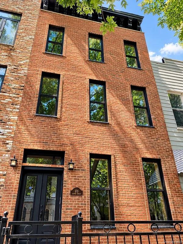 173 Cooper Street Unit: TH
