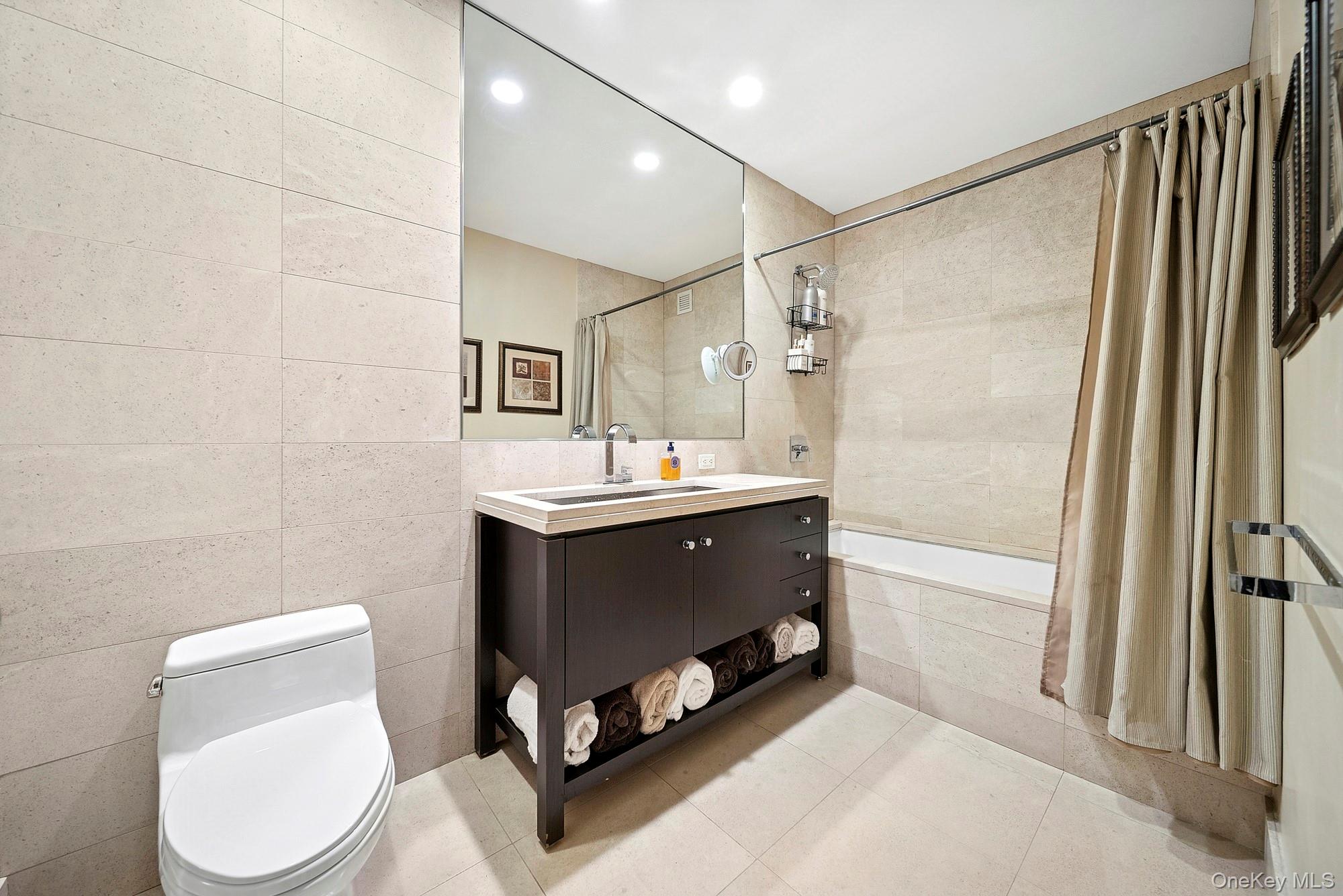 1600 Broadway Unit: 5B
