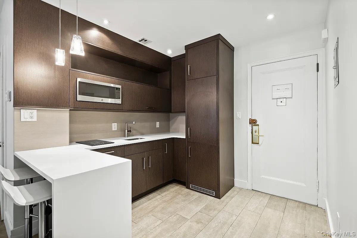 111 East 56th Street Unit: 1102