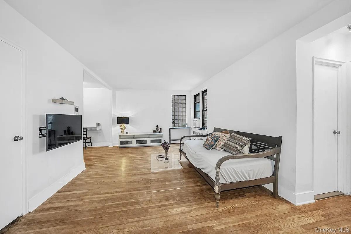 54 East 8th Street Unit: 3L