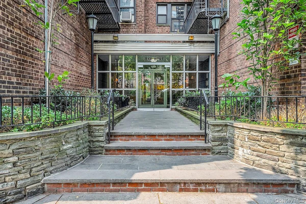 54 East 8th Street Unit: 3L
