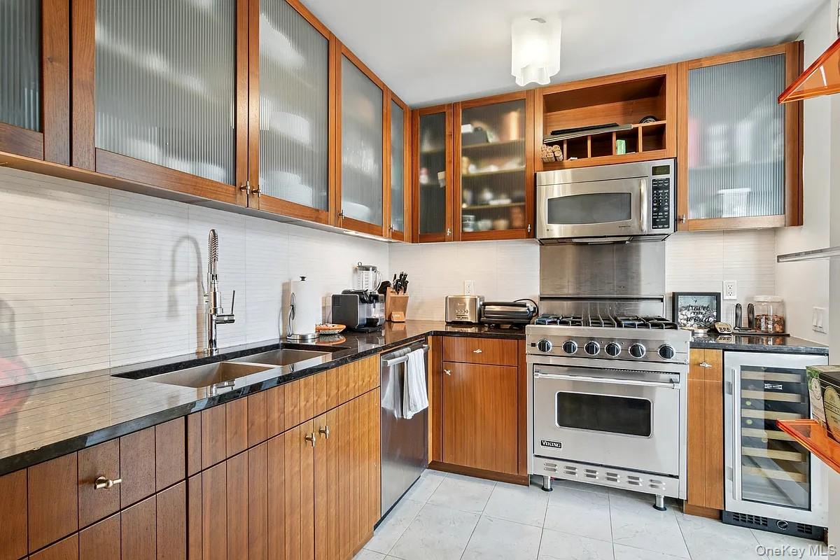 250 East 53rd Street Unit: 280