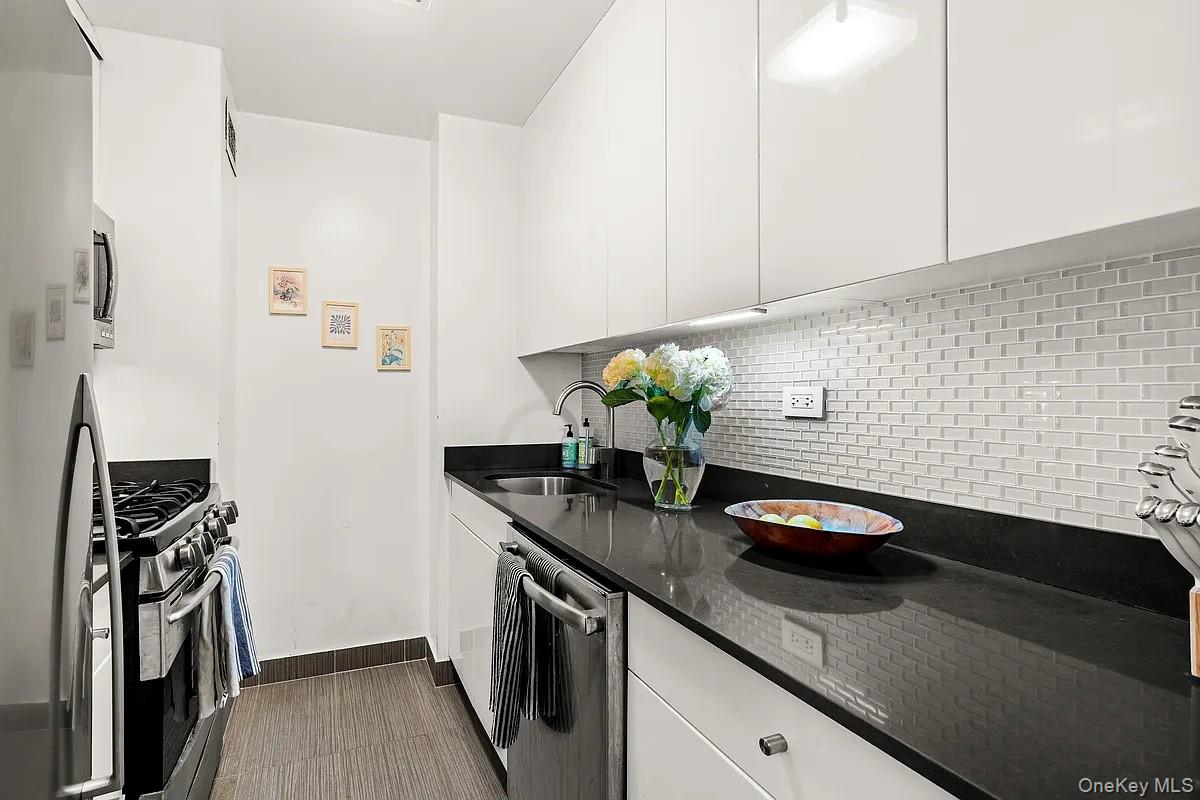 310 E 46th Street Unit: 3T