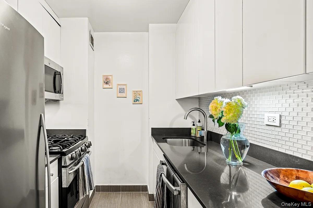 310 E 46th Street Unit: 3T