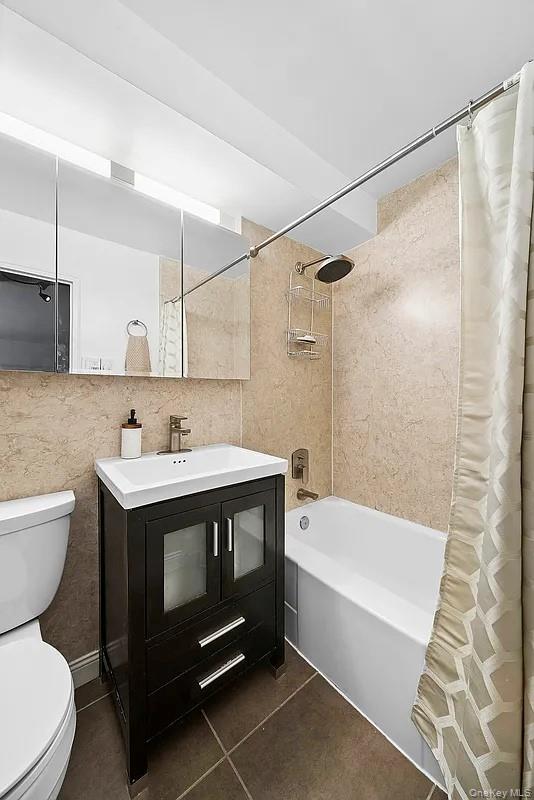 233 E 69th Street Unit: 5F