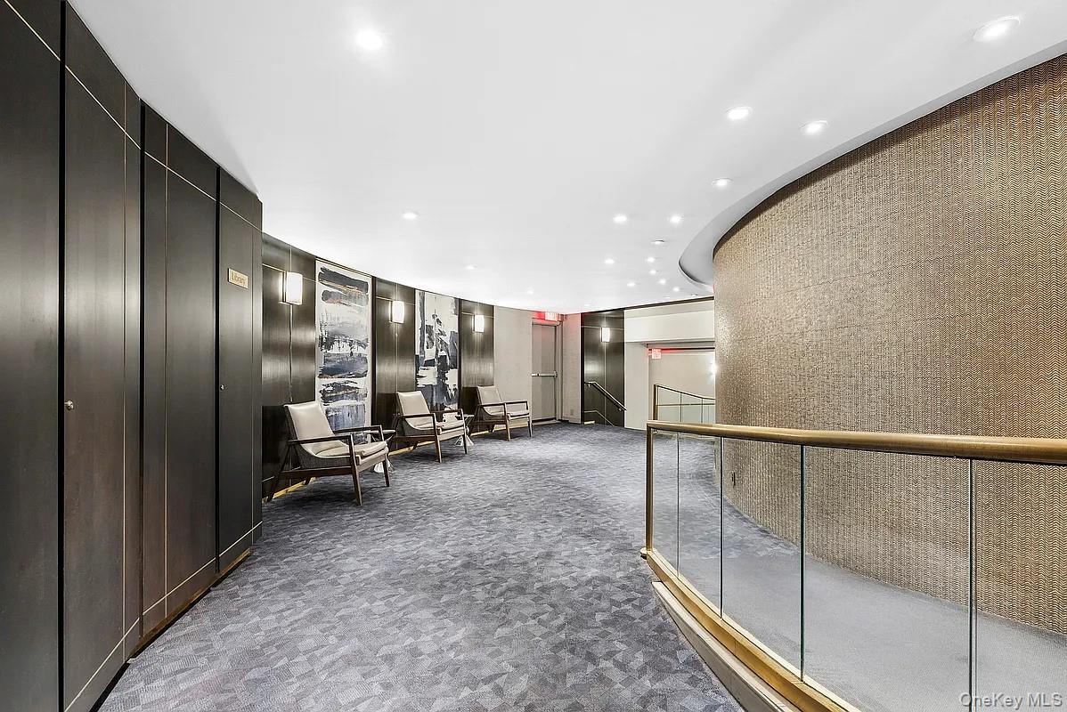 233 E 69th Street Unit: 5F