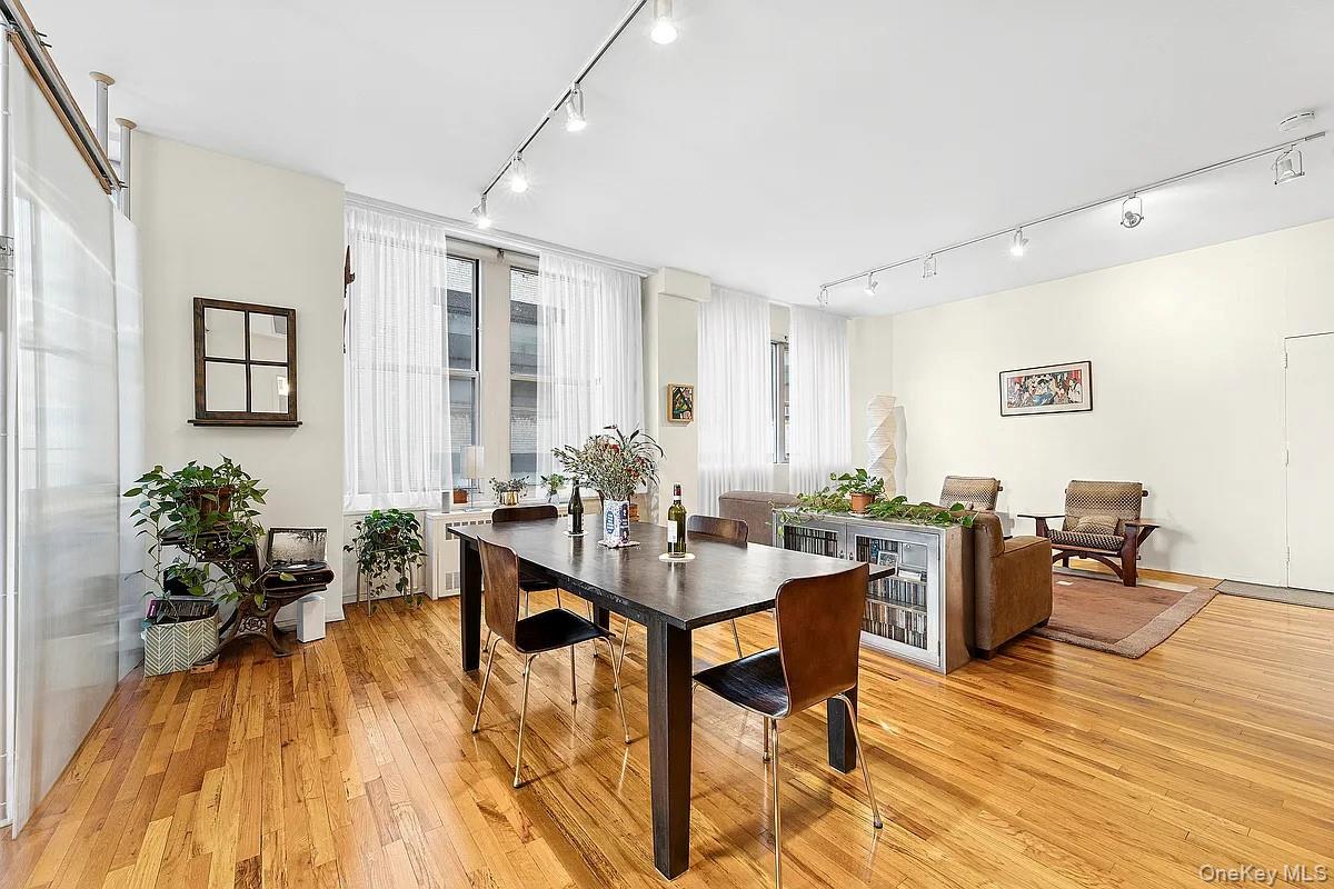 176 Broadway Unit: 12D