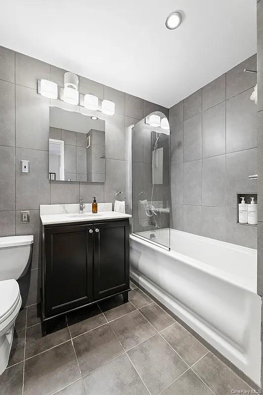 176 Broadway Unit: 12D