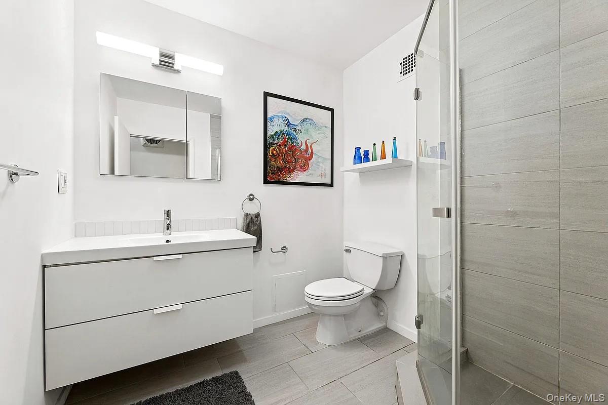 176 Broadway Unit: 12D