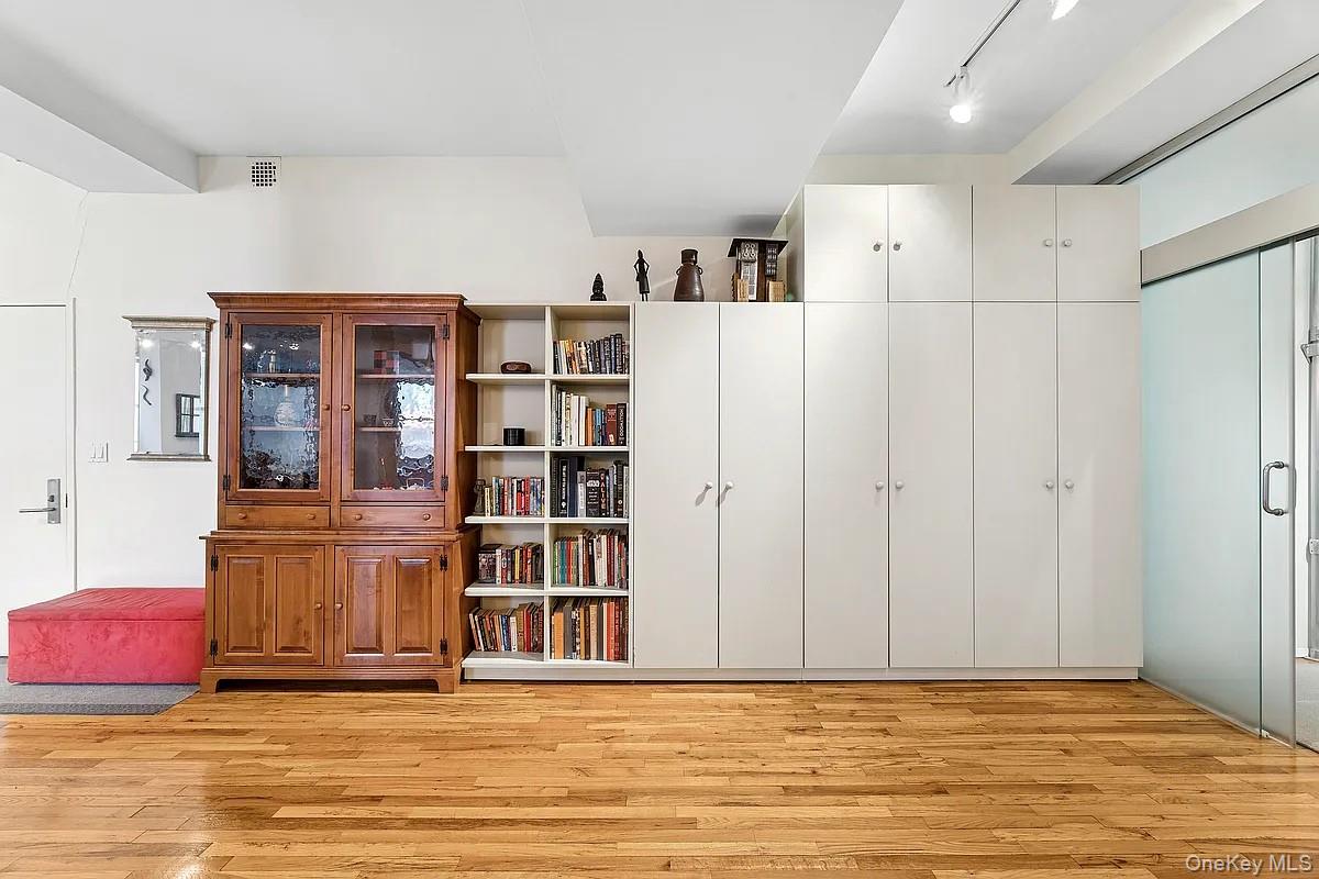 176 Broadway Unit: 12D