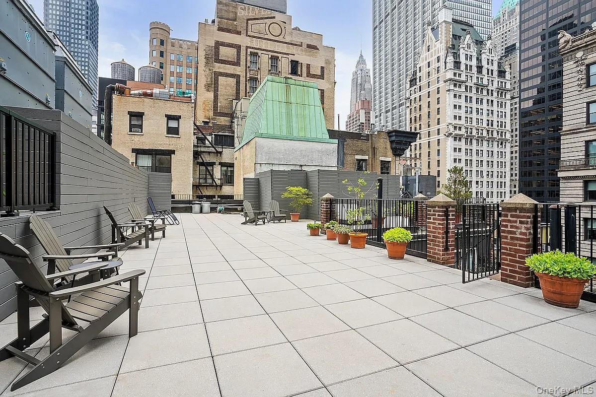 176 Broadway Unit: 12D