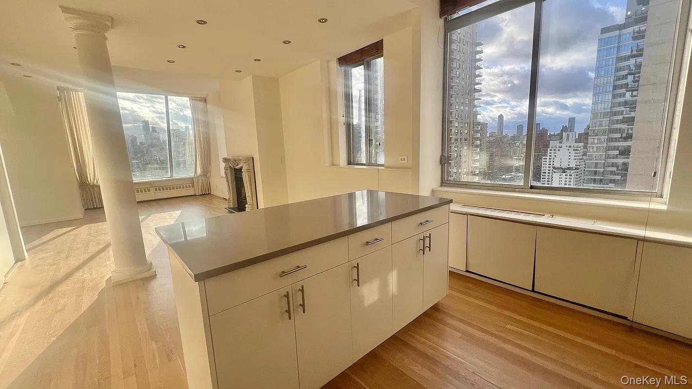 343 East E 74th Street Unit: 34PHD