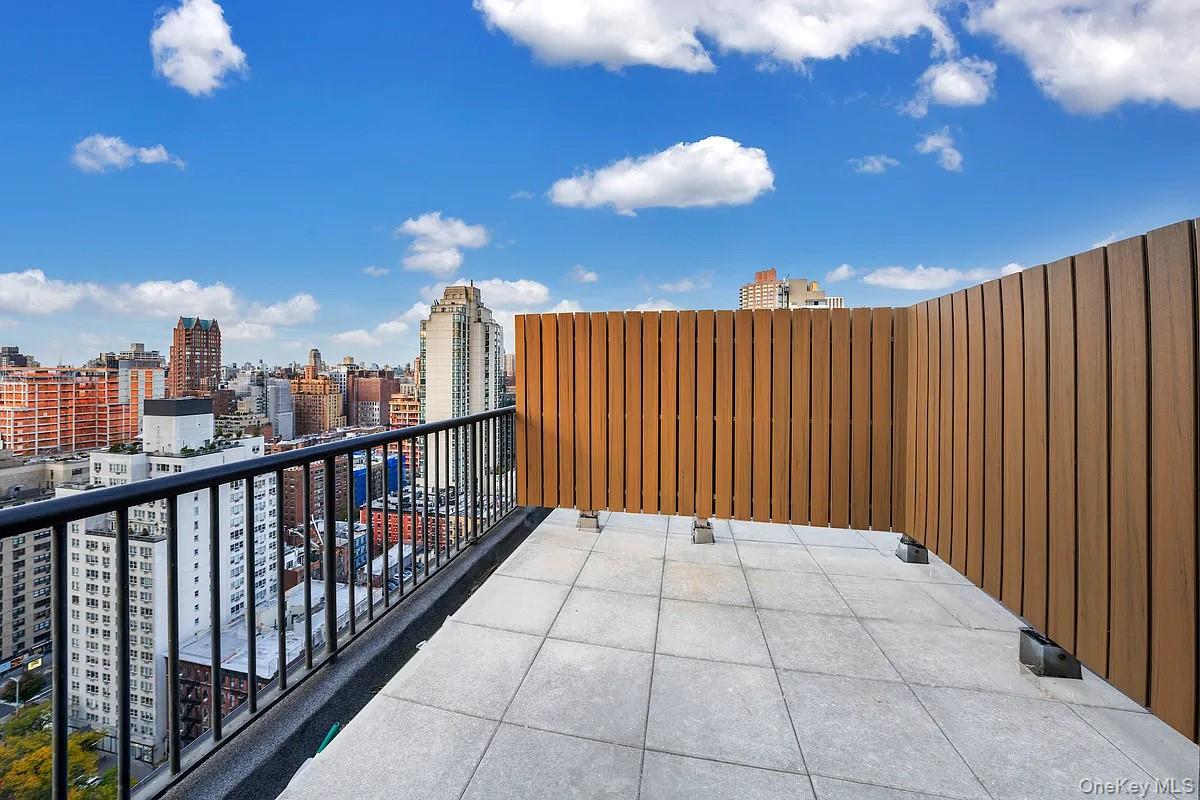 343 East E 74th Street Unit: 34PHD