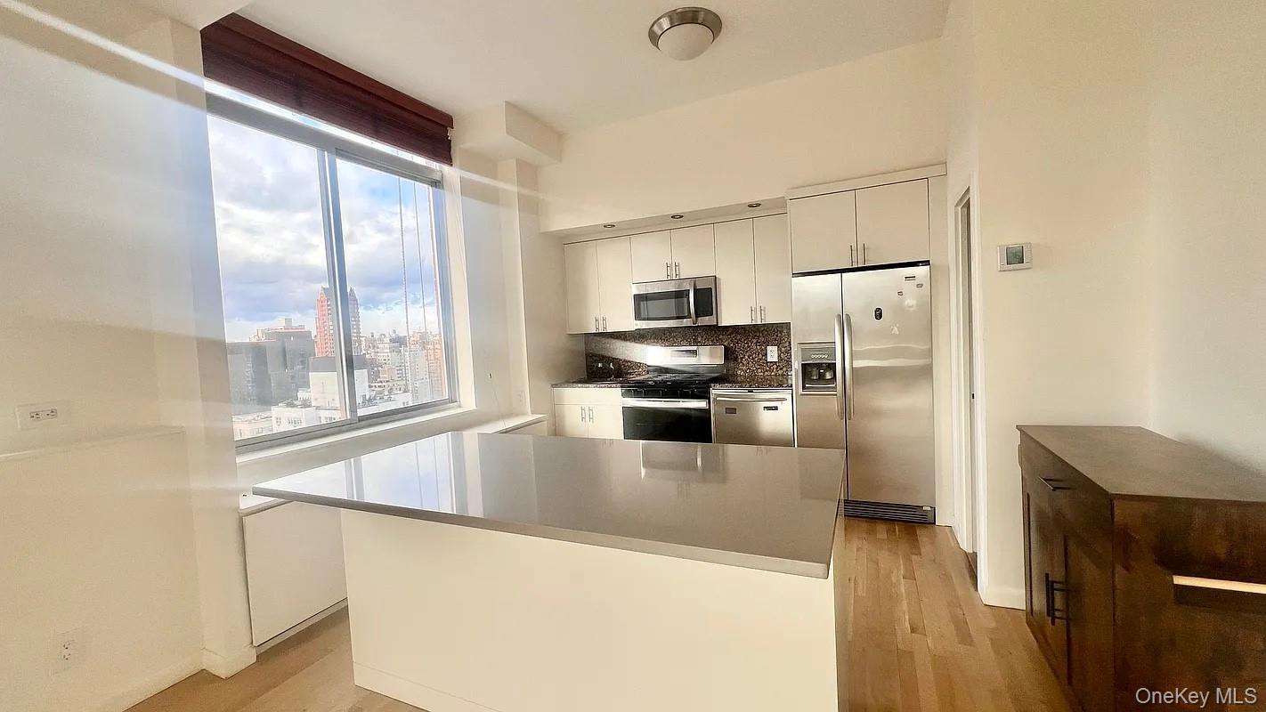 343 East E 74th Street Unit: 34PHD