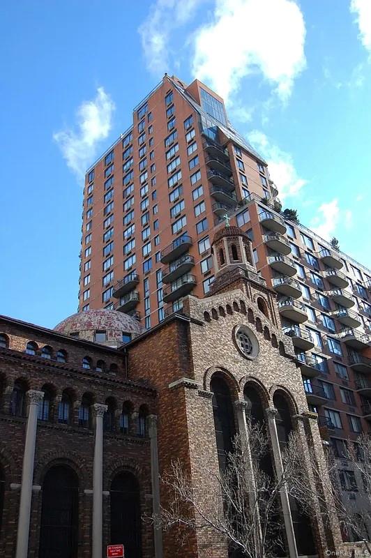 343 East E 74th Street Unit: 34PHD