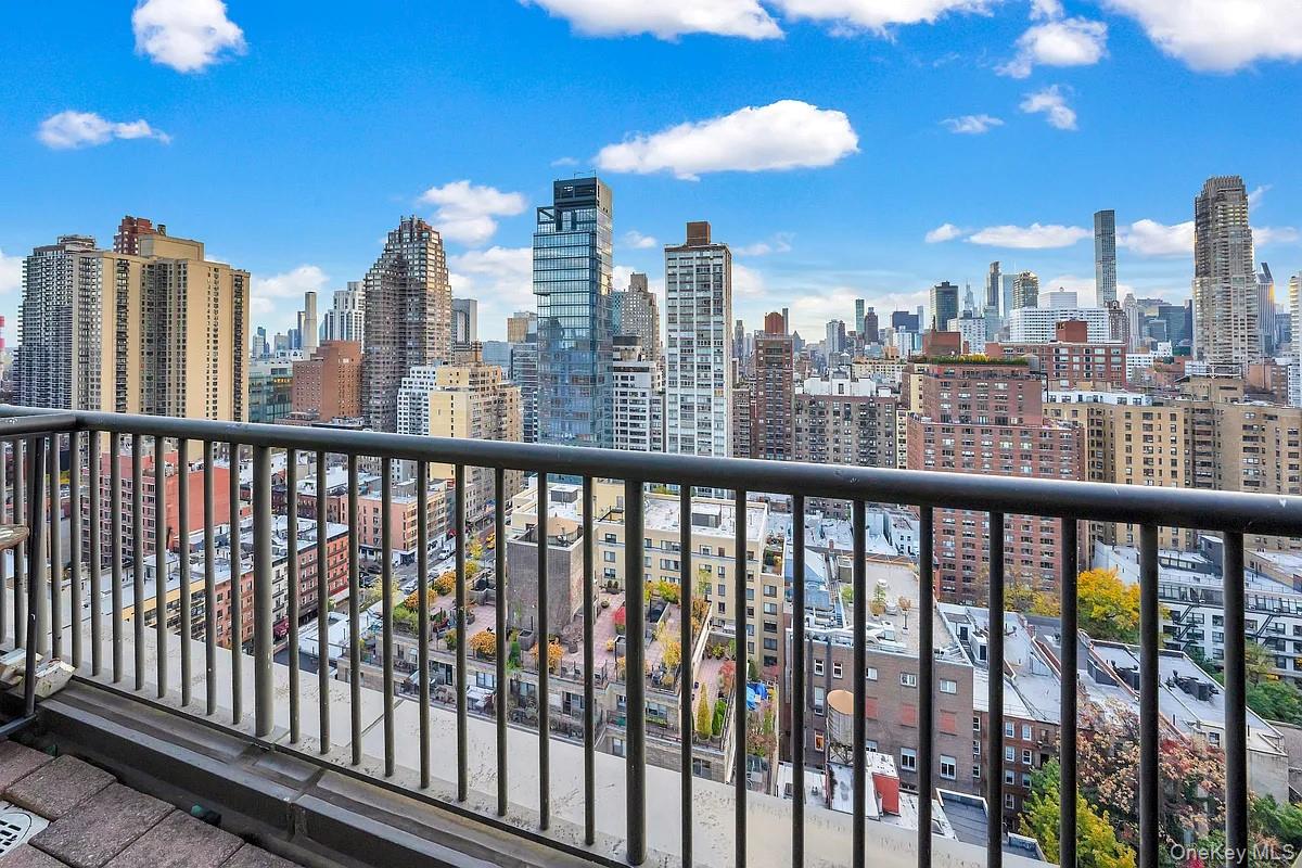 343 East E 74th Street Unit: 34PHD