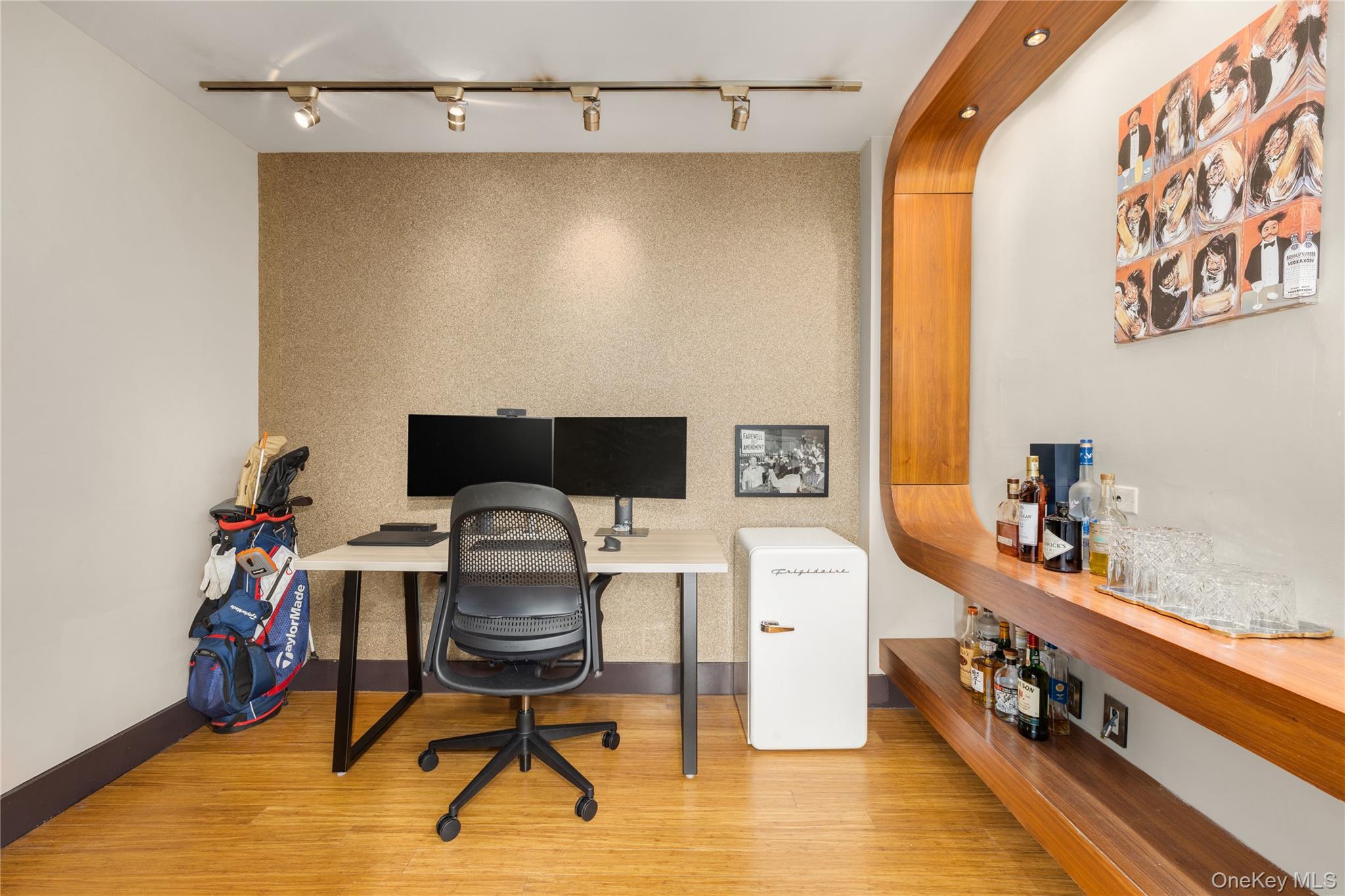 305 W 16th Street Unit: 4D