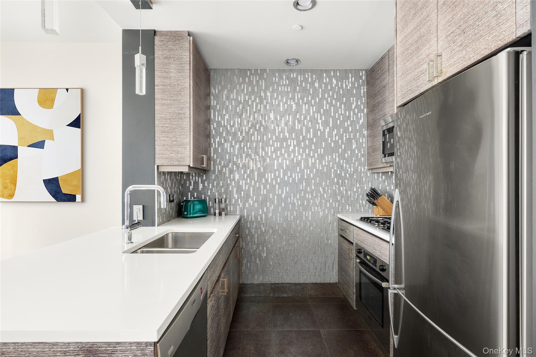 305 W 16th Street Unit: 4D