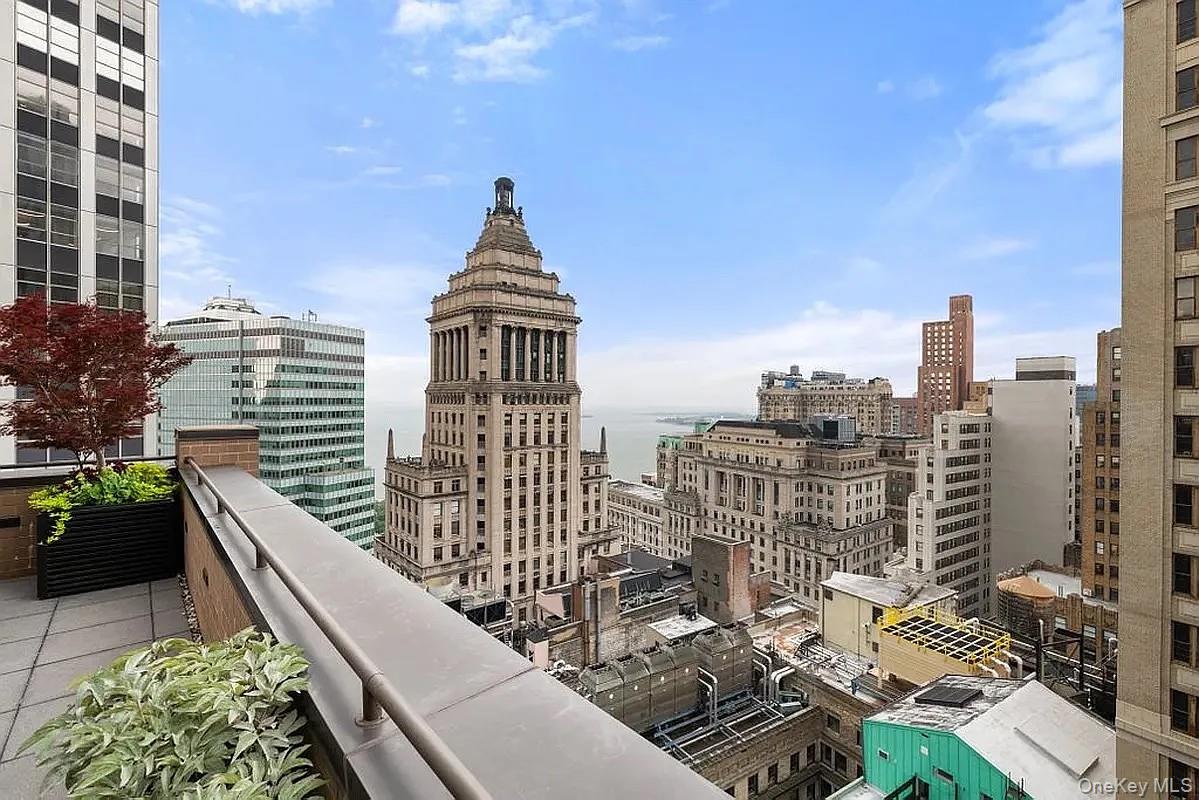 40 Broad Street Unit: #PH3H