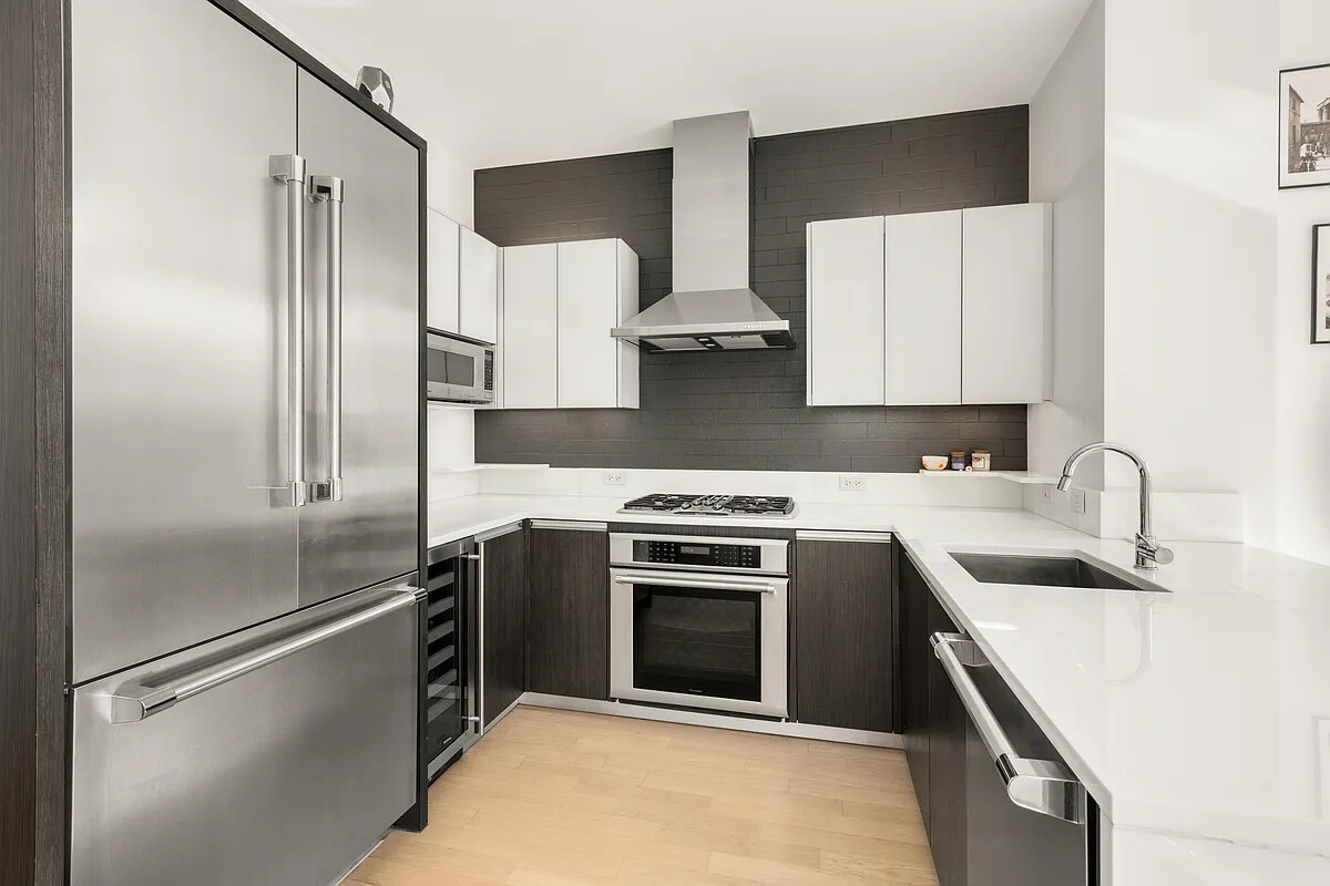 247 W 46TH Street 4104